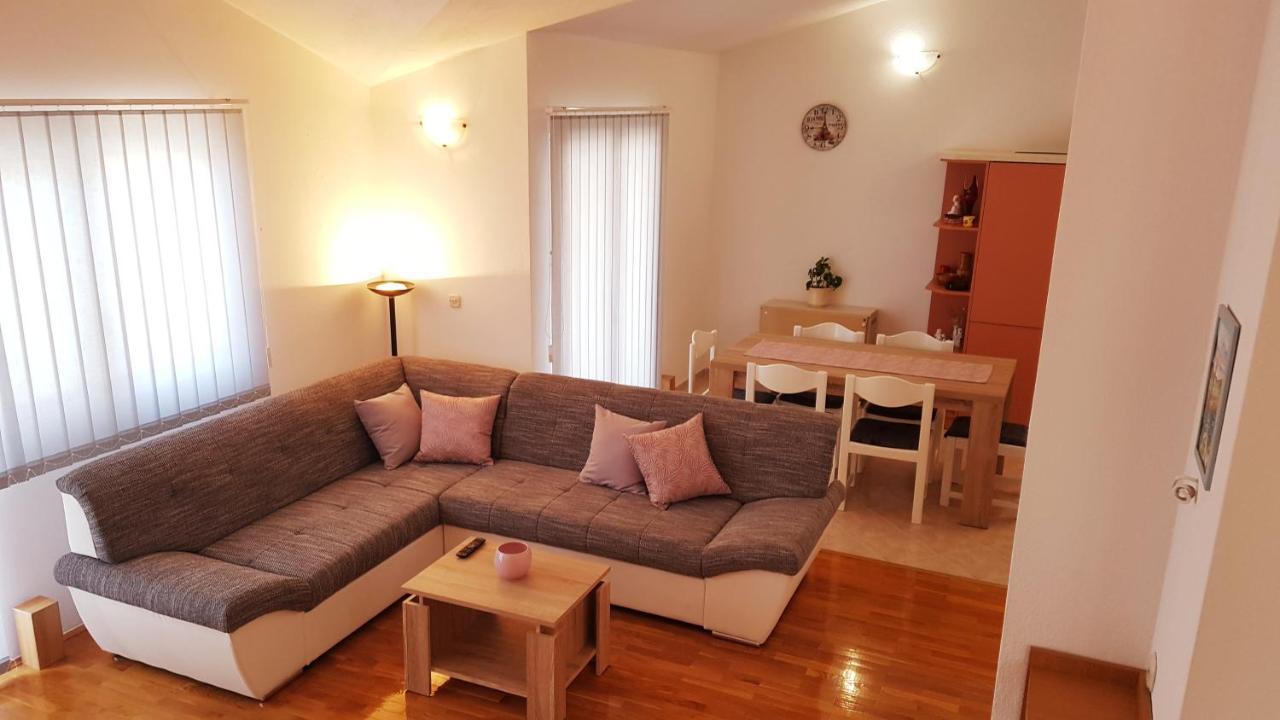 Edita Lägenhet Makarska